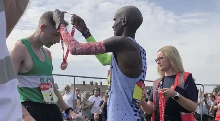 Mo Farah presenting medals at Great North Run