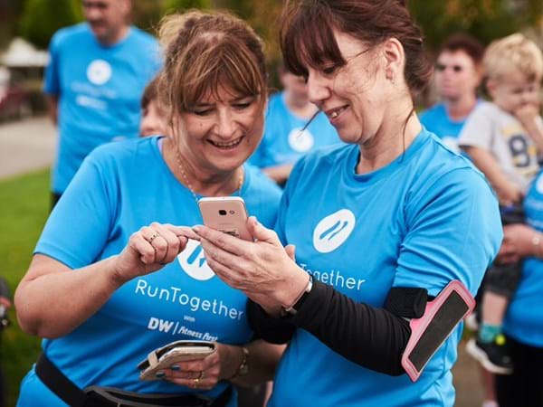 runners with mobile.jpeg