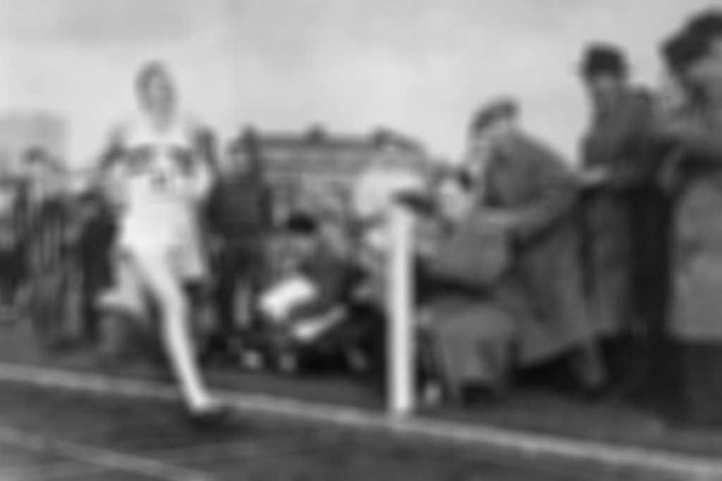 Roger_Bannister.jpg blurred out